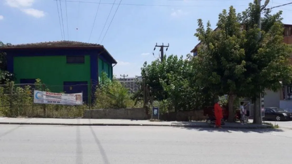 Durağın yerinde yeller esiyor
