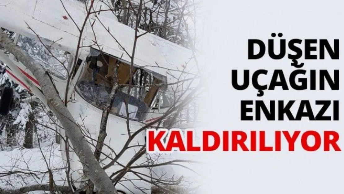 Düşen uçağın enkazı kaldırılıyor