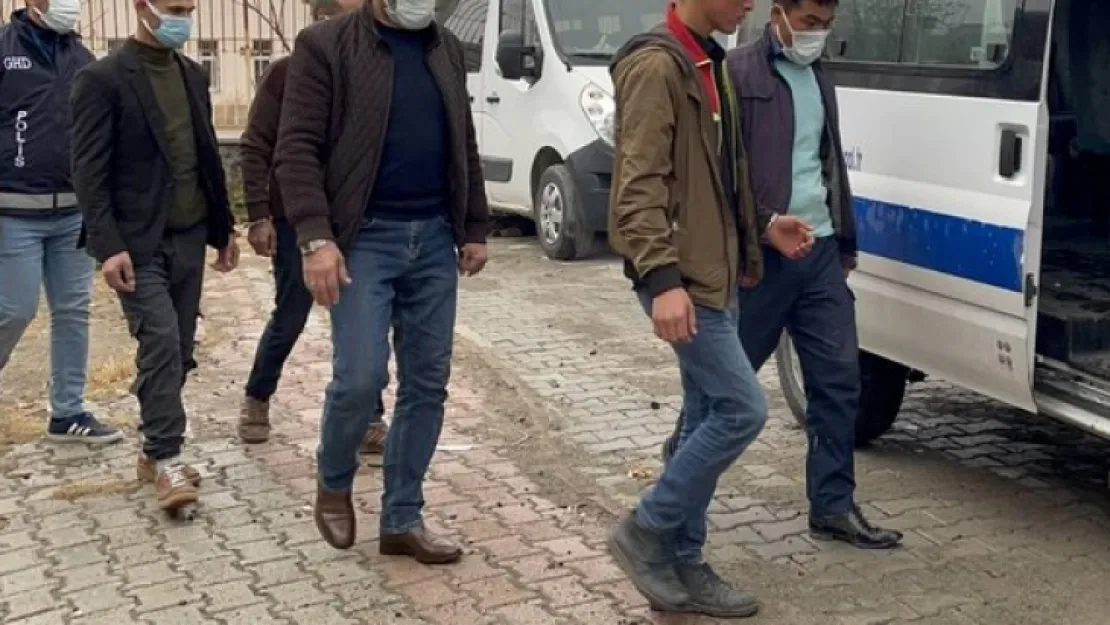Düzensiz göçmenler sınır dışı edildi