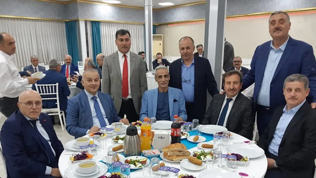 Eğitim camiası vakfın iftarında buluştu 