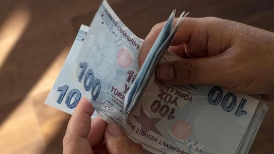 Emeklilere zam farkı ödemesine başlandı