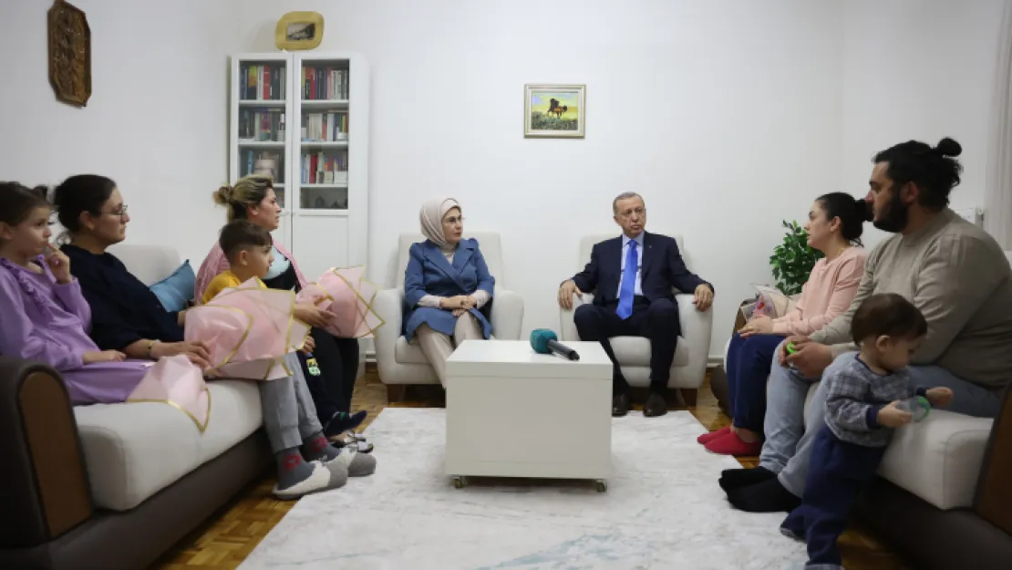 Erdoğan, depremzede aileyi ziyaret etti