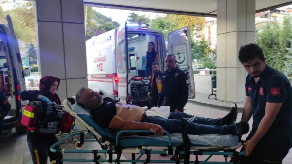 Eski patronunu ve çalışanı yaraladı