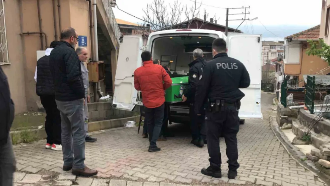 Kocaeli'ye gelip babasının cansız bedeniyle karşılaştı