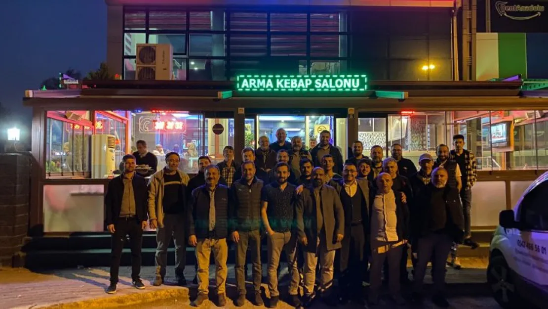 Esnaf arkadaşlarını iftarda ağırladı