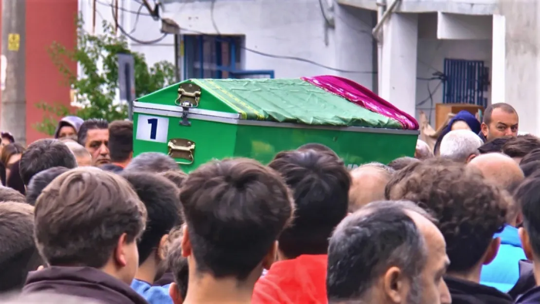 Yangında ölen genç kız toprağa verildi