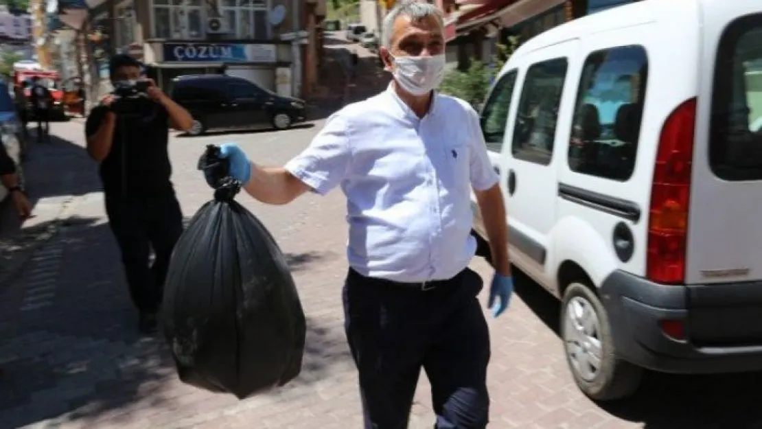 Evden yayılan ceset kokusundan şüphelendiler, içeriden çıkan şoke etti!