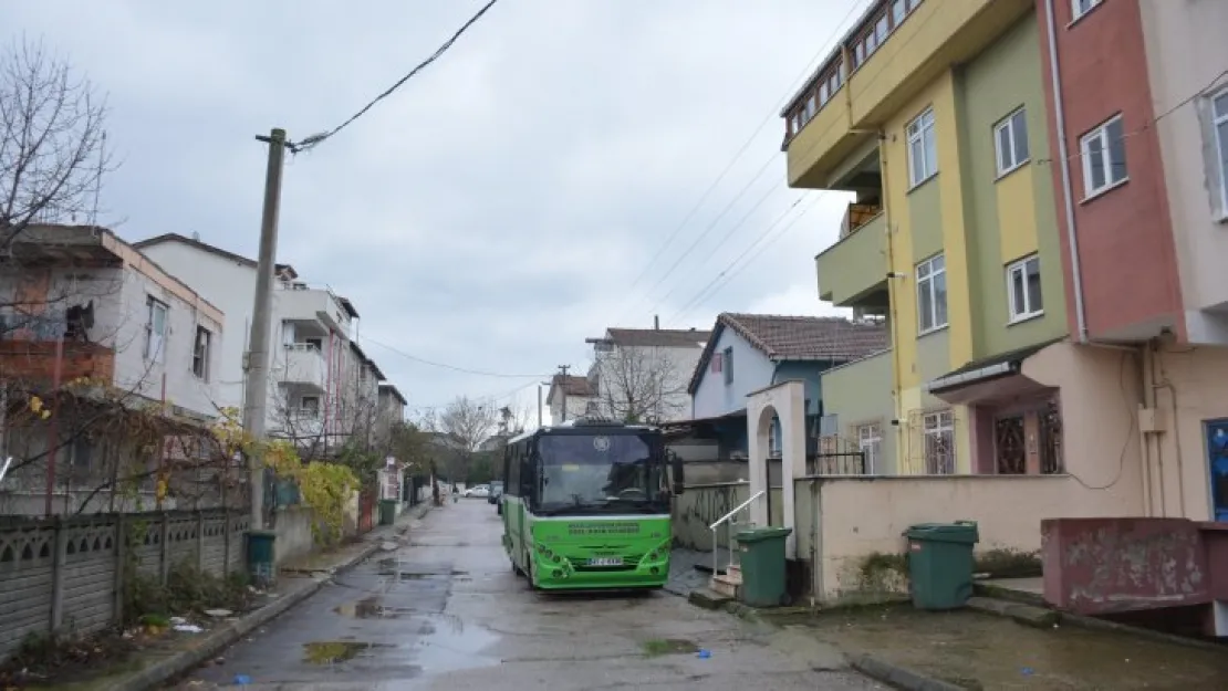 Evinde boğazı kesilmiş halde ölü bulundu
