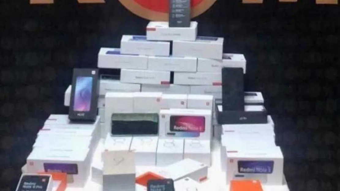 Evinden 58 adet kaçak cep telefonu çıktı