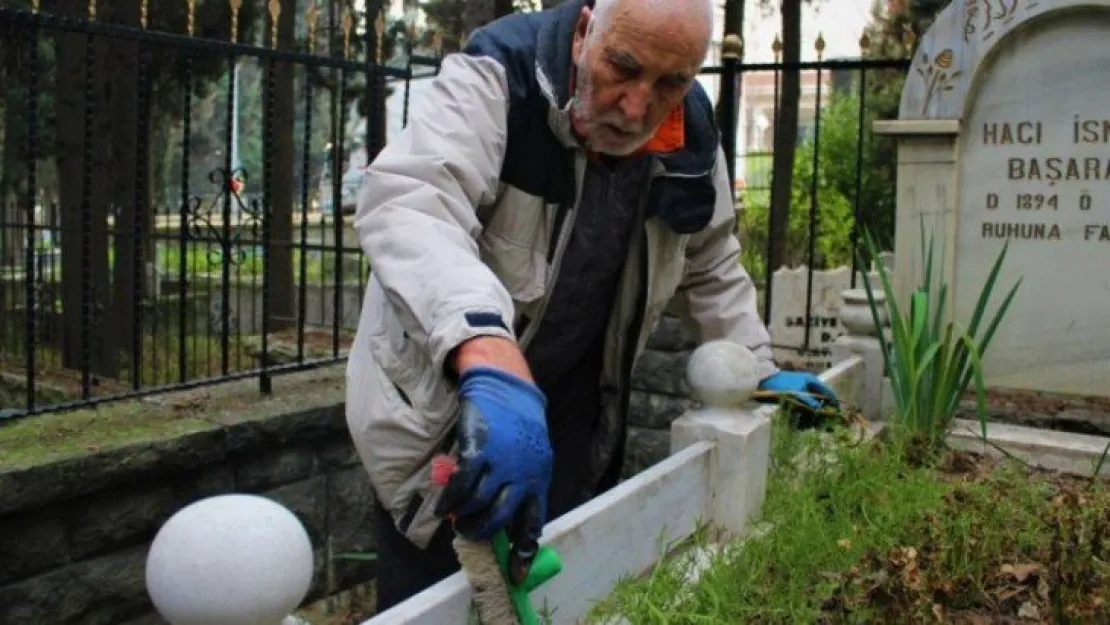 Evinden çok mezarlığa gidiyor 