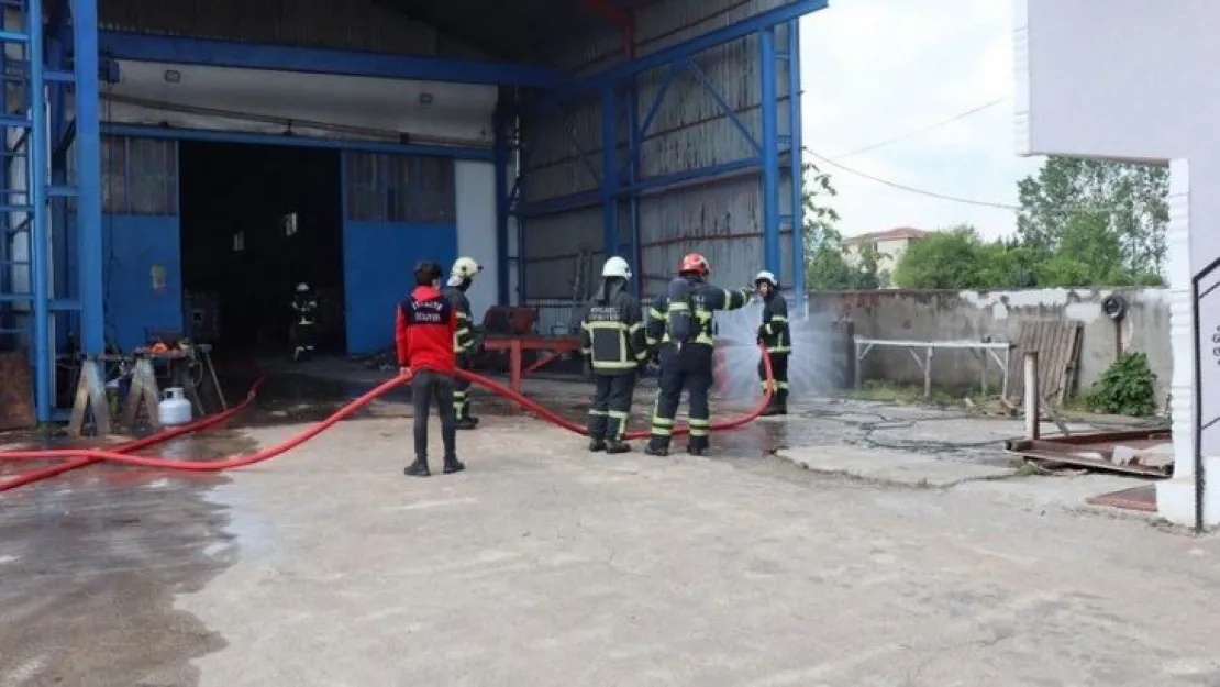 Fabrikada gaz kaçağından çıkan yangın korkuttu