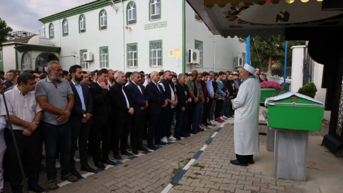 Feci kazada can veren kardeşlere acı veda