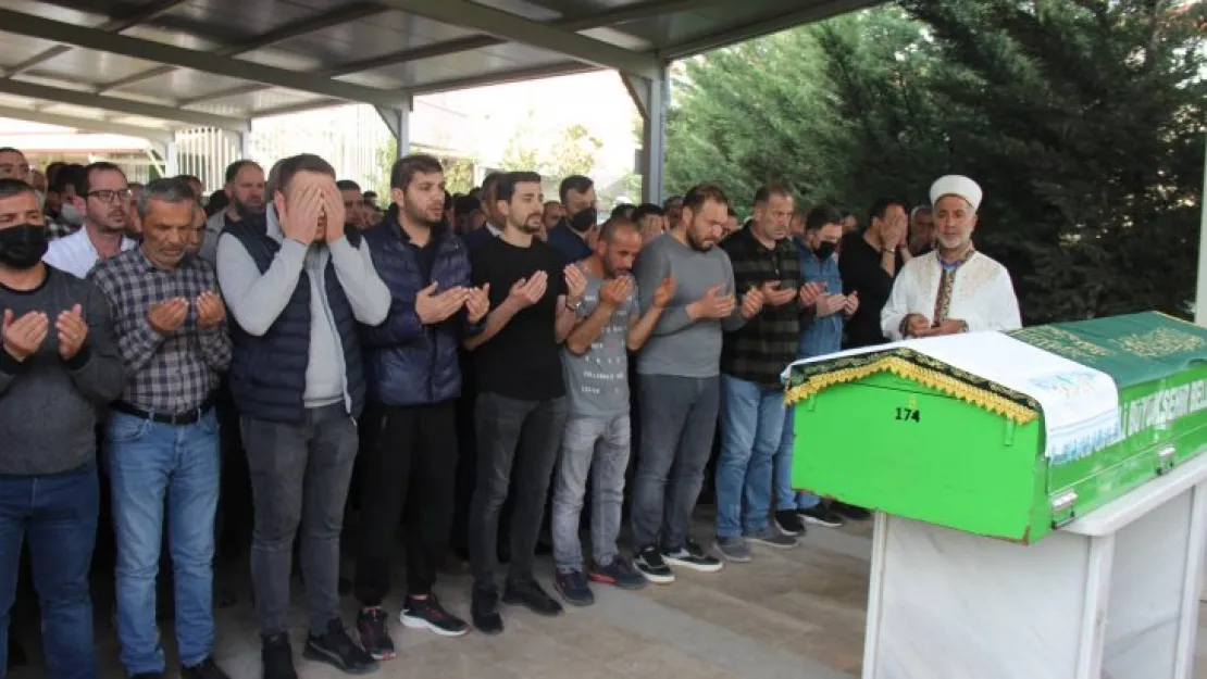 Feci kazada hayatını kaybeden 2 kişi toprağa verildi