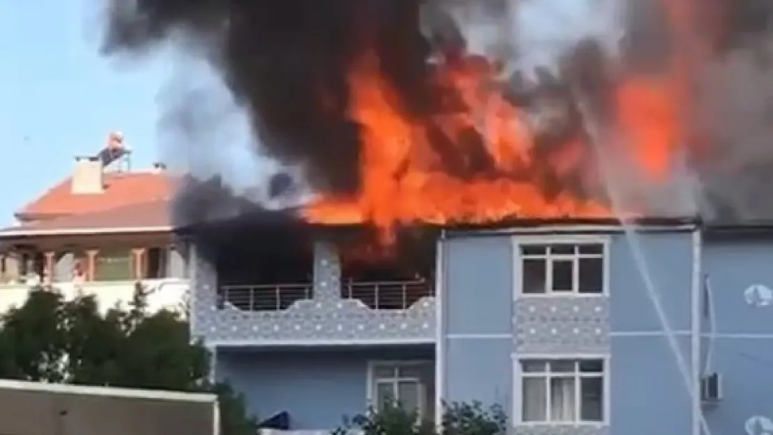 Feci yangın binayı sardı!