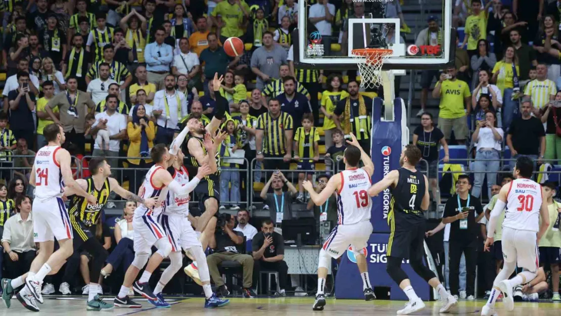 Fenerbahçe, seride 2-0 öne geçti