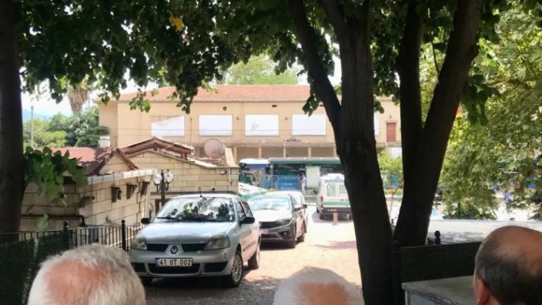 Fevziye avlusuna cenaze giremiyor!
