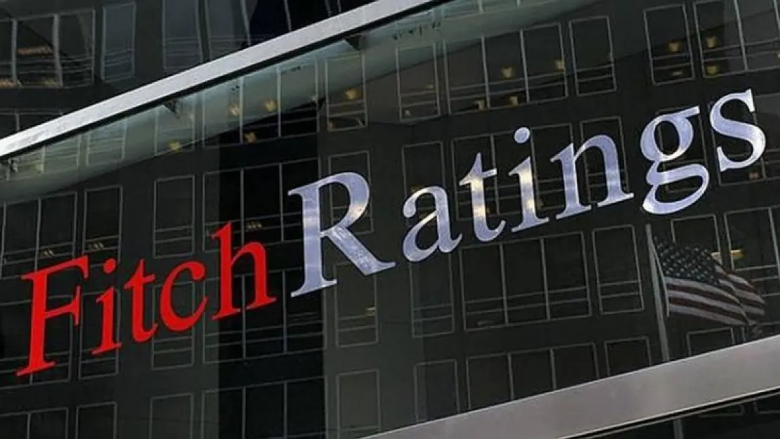 Fitch büyüme tahminini negatife çevirdi