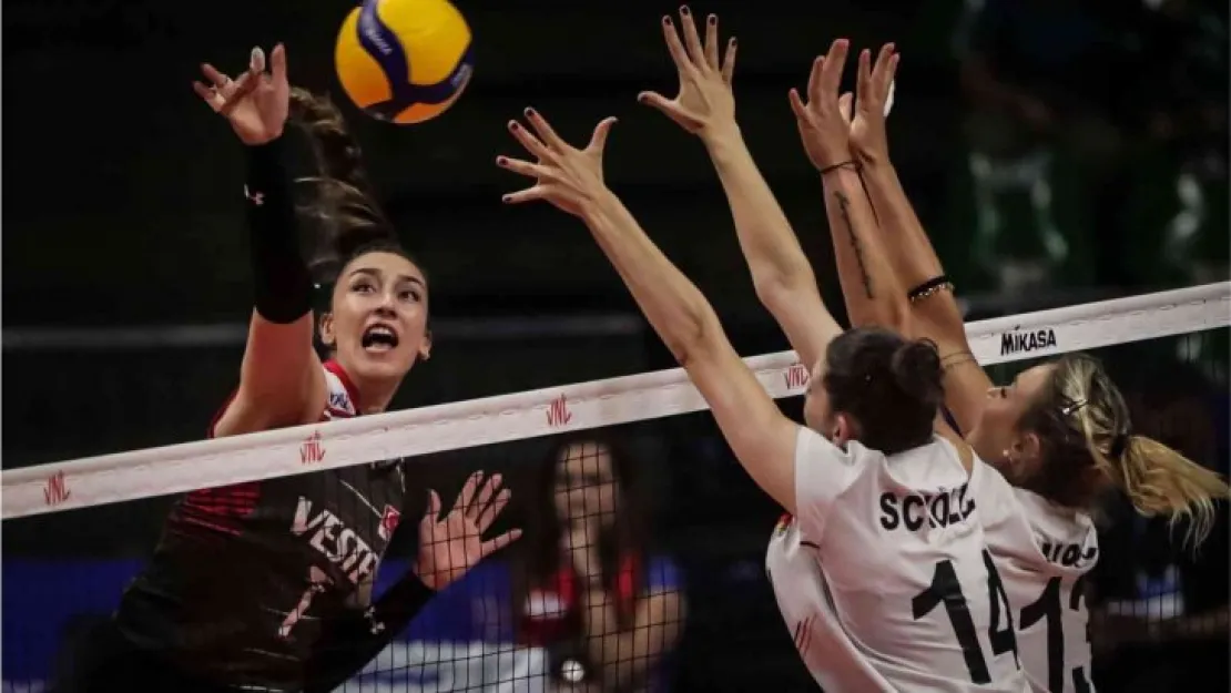 Türkiye:, Almanya:'yı 3-0 mağlup etti