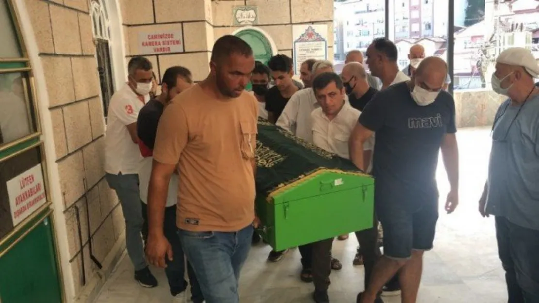 Fransız balkondan düşerek ölen kadın son yolculuğuna uğurlandı