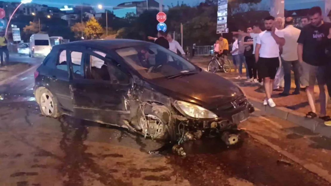 Frenleri tutmayan otomobil refüje çarpıp durdu