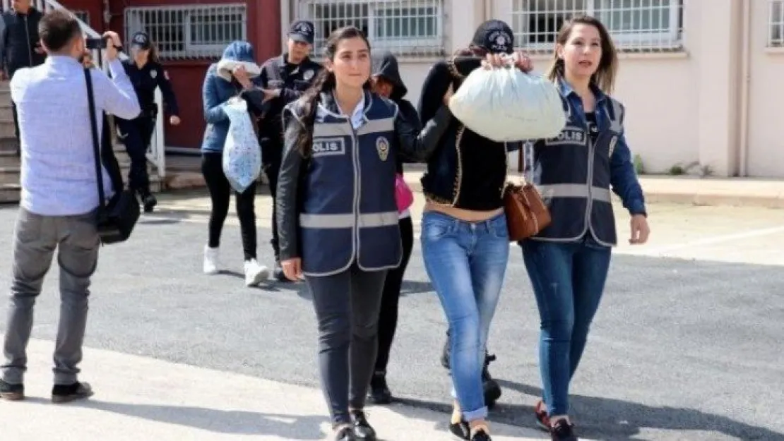 Gebze'de 22 eve fuhuş operasyonu: 52 gözaltı!