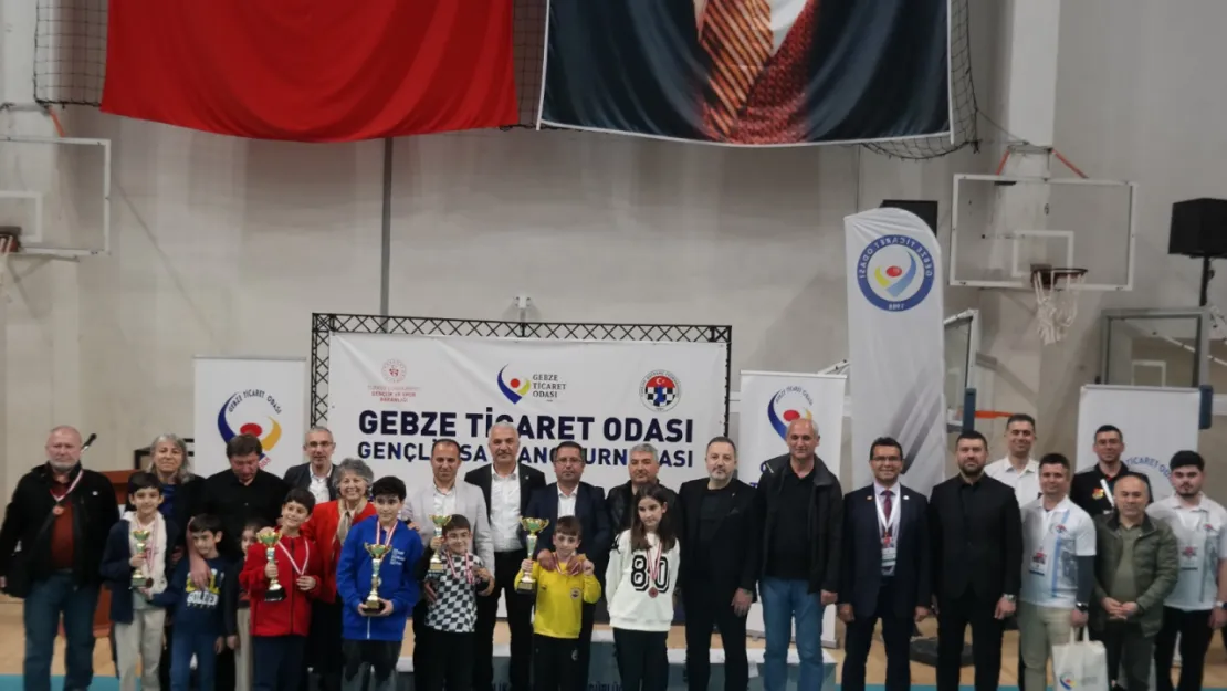 Gebze'de gençler satrançta buluştu