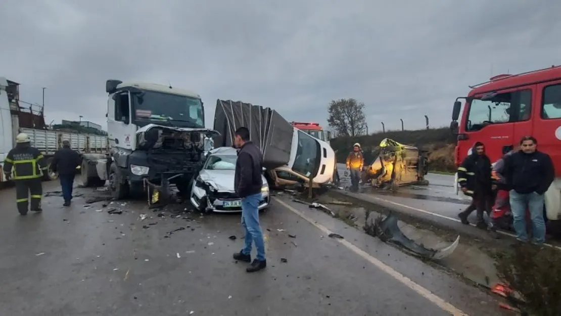 Gebze'de ortalığı savaş alanına çeviren kaza