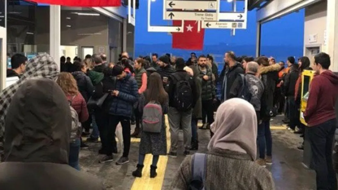 Gebze yönü seferlerinde arıza!