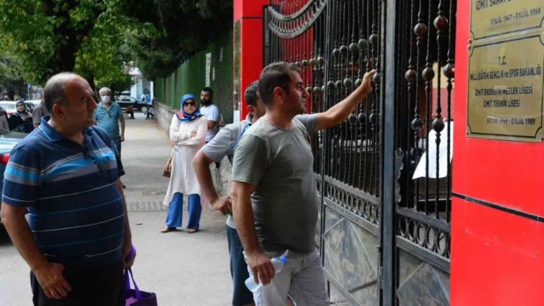 Geç kaldığı sınavda görevlilere tepki gösterdi