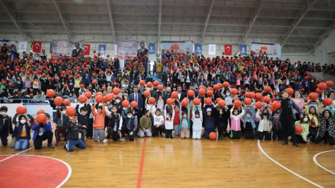 Genç sporcular 'Kardeş Pası'yla şampiyon oldu