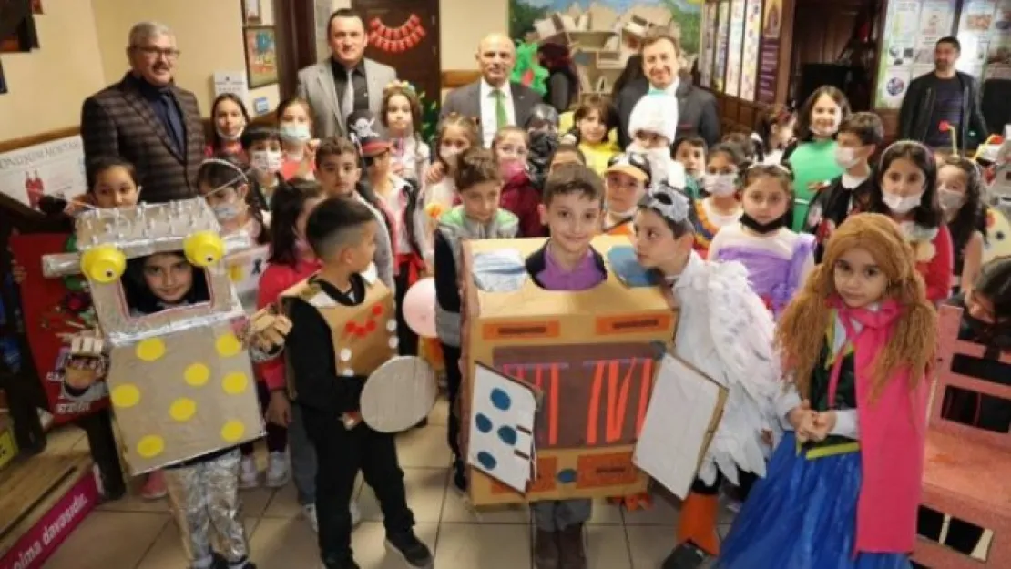Geri dönüşüm defilesi 