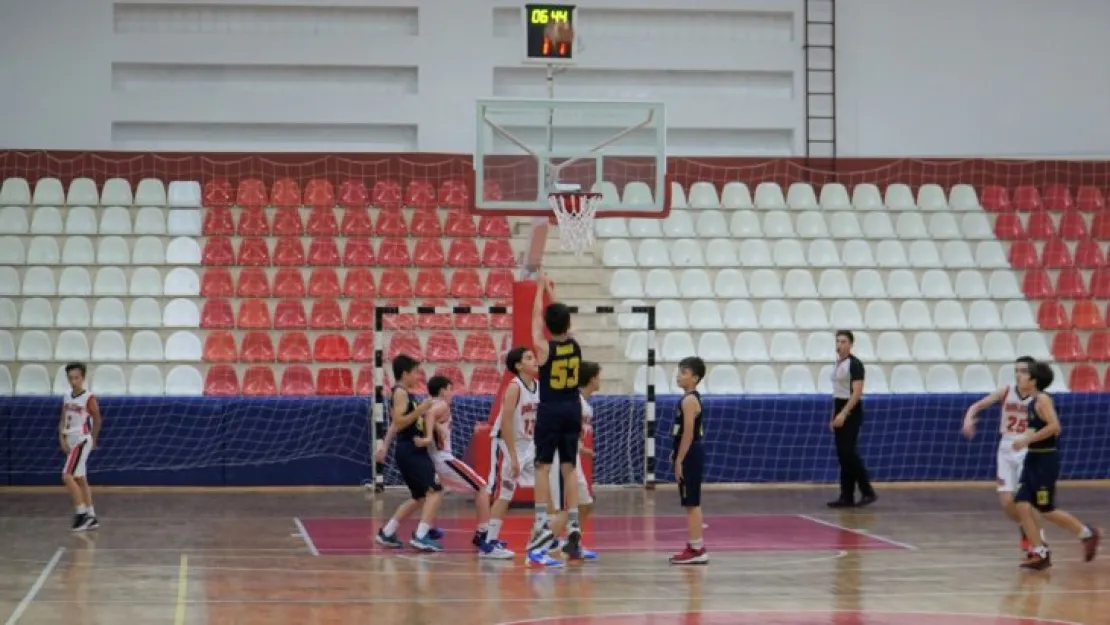 Gölcük Belediyespor namağlup yoluna devam ediyor