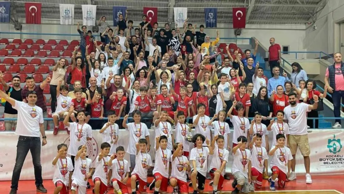 U-10 Basketbol Takımı şampiyon oldu