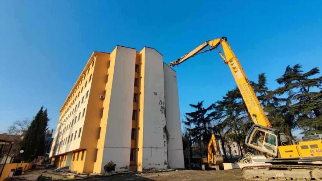 Gölcük Hükümet Konağı'nın yıkılıyor!