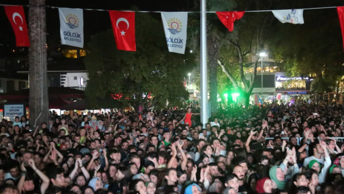 Gölcük, Manuş Baba ile coştu!