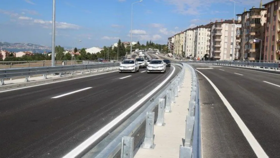 Gölcük Yüzbaşılar Kavşağı trafiğe açıldı