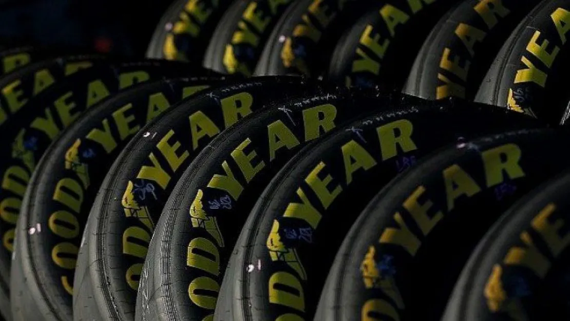 Goodyear masaya tek başına oturuyor