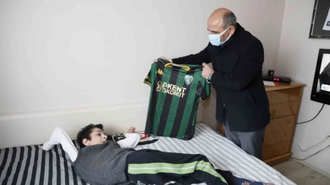 Görkem'in imzalı forma hayali gerçek oldu
