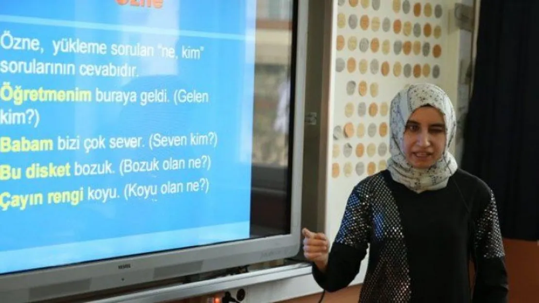 Görme engelli Dilek öğretmen azmiyle umut saçıyor