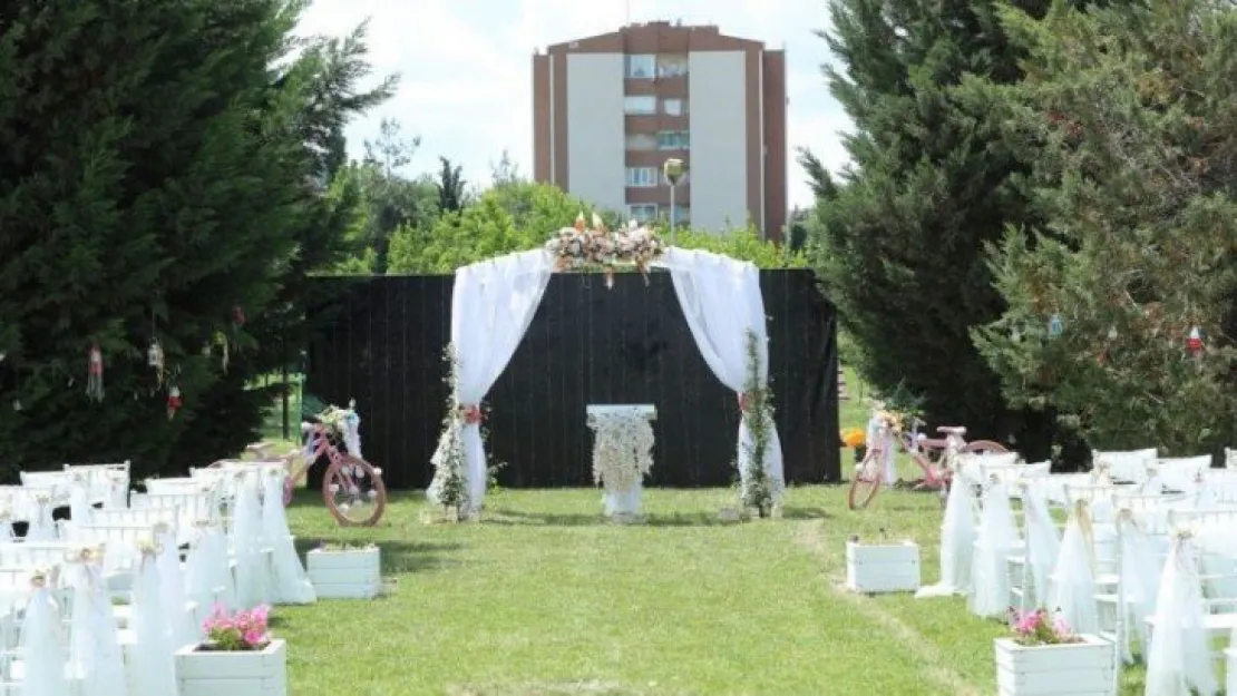 Gülümse Kafe'de nikah alanı oluşturuldu
