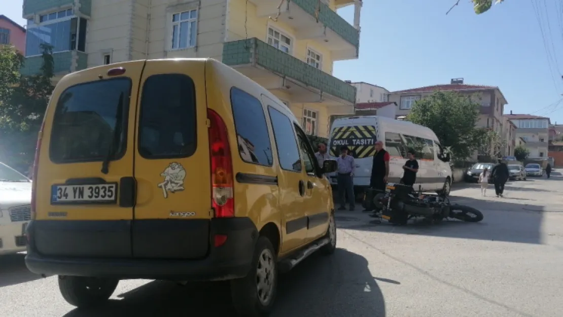 Kazada sürücü yola savruldu