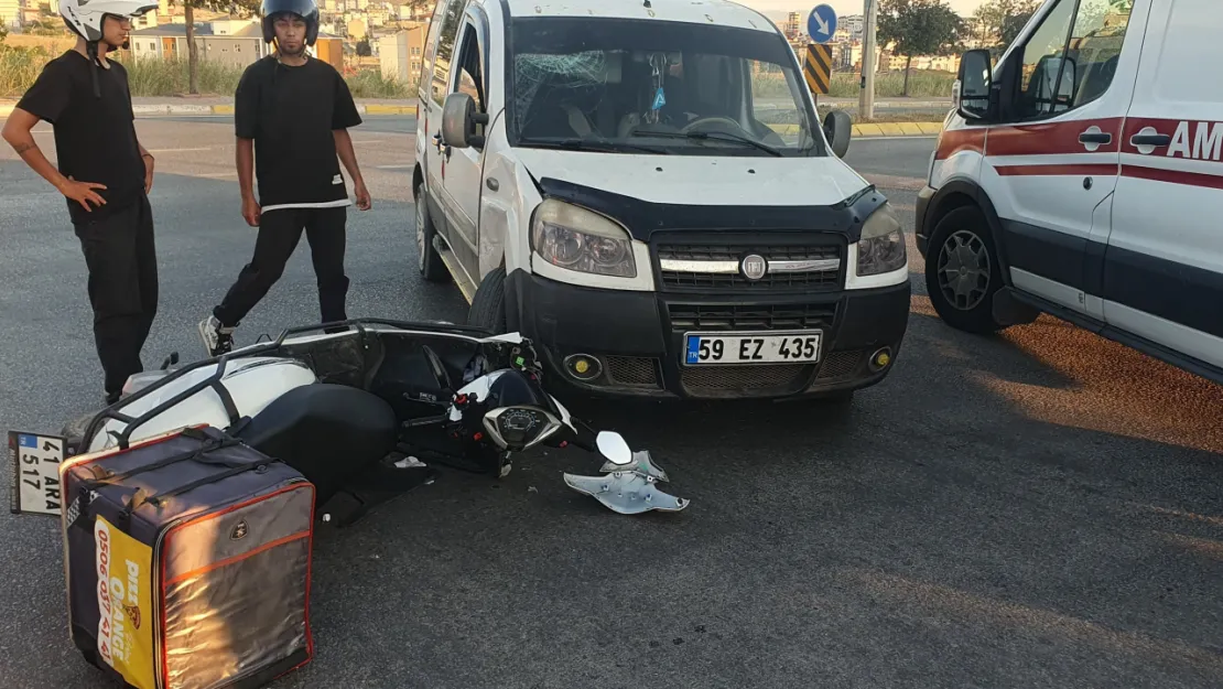 Hafif ticari araç ile çarpışan motosikletli ağır yaralandı
