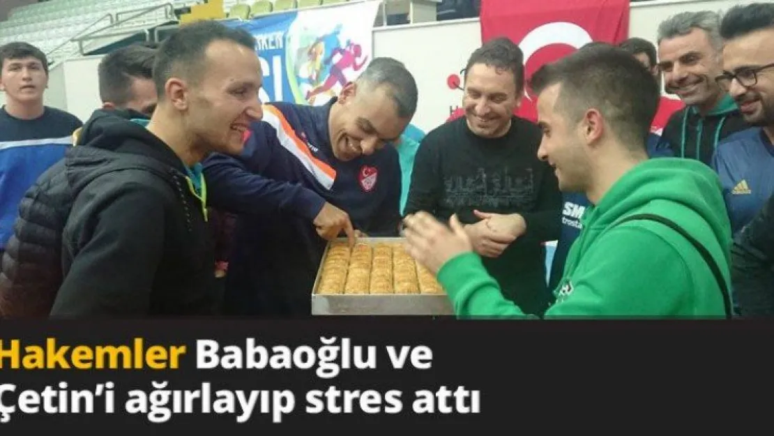 Hakemler Babaoğlu ve Çetin'i ağırlayıp stres attı
