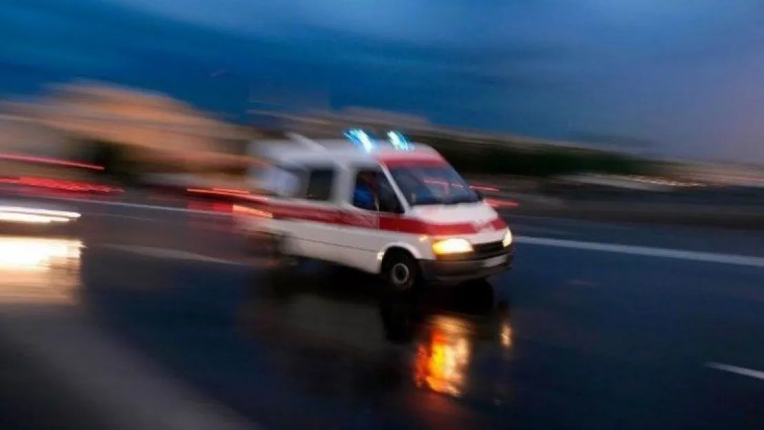 Halk otobüsü ile otomobil çarpıştı