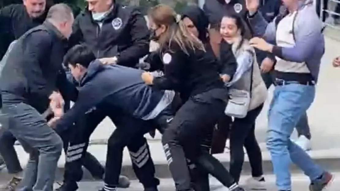 Hastane önünde 4 kuzen birbirine girdi