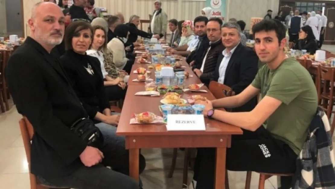 Hastane personeli iftarda buluştu