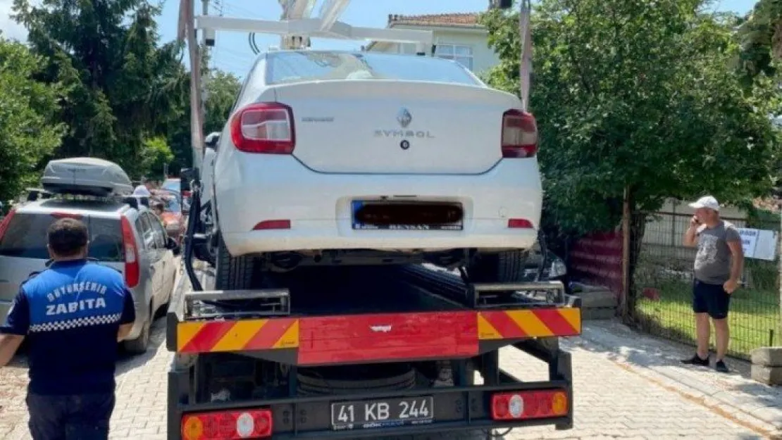 Hatalı park edilen araçlar çekiliyor