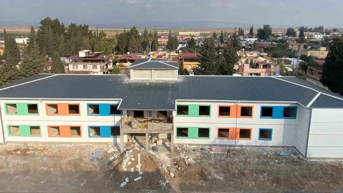 Hatay'daki okulun kabası bitti, ince işçiliği başladı