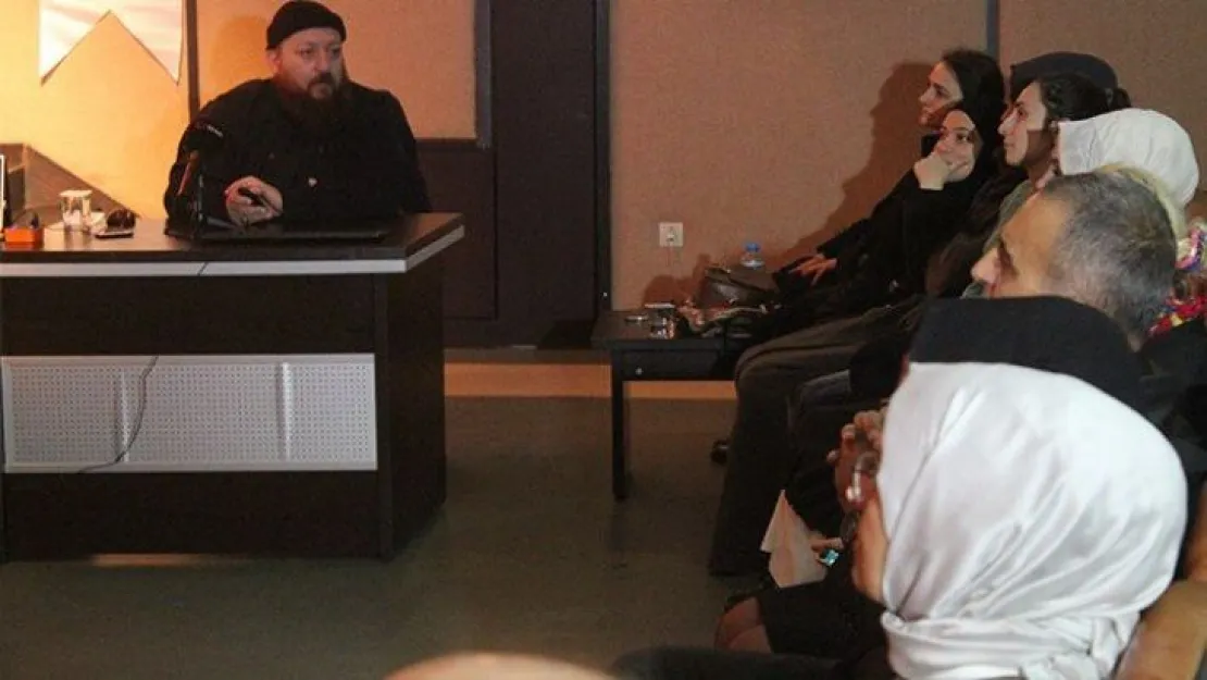 Hattat Mahmut Şahin Kocaeli'de hat sanatını anlattı