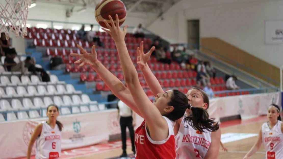 Kadın Basketbol Milli Takımı Kocaeli'deki maçta mağlup oldu